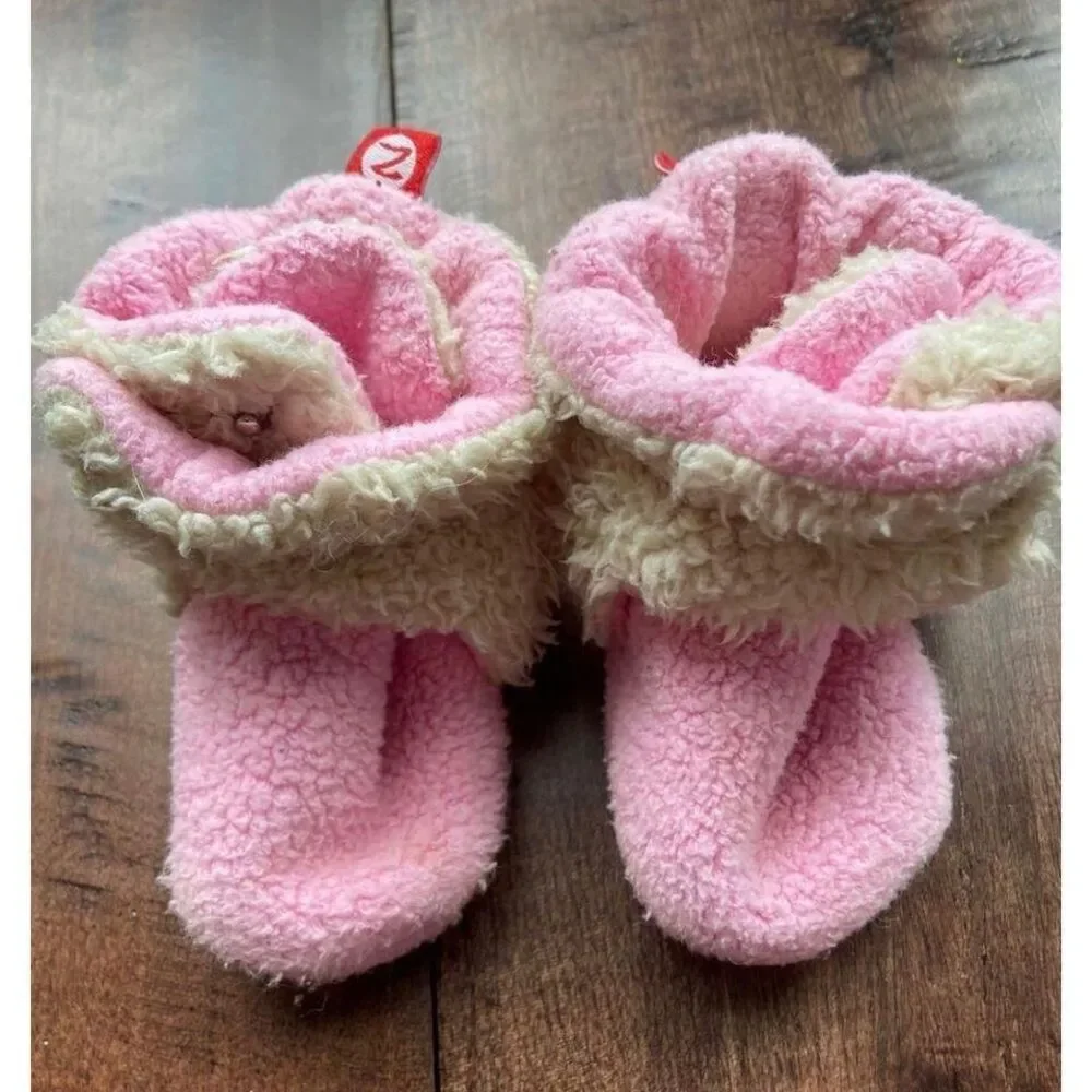 Zutano pink fur‎ booties 6 mos baby shoes stay on